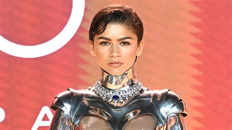 Zendaya Shows Off Bare Butt, Breasts at Dune 2。